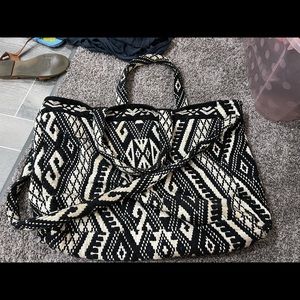 Weekender bag. Inside pockets and cross body strap